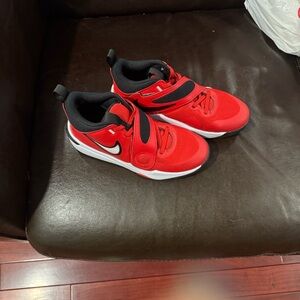 Nike Team Hustle Boys Red and Black Sneakers